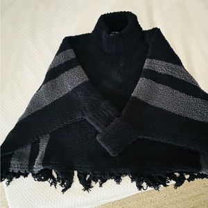 Barefoot Dreams Cozy Chic poncho